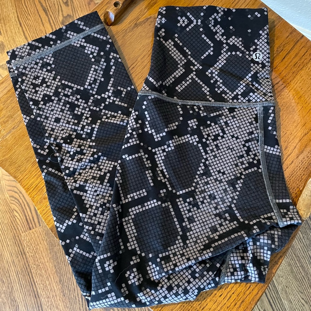 Cropped Lululemon Leggings Size 6